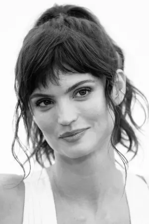 Фото Шарлби Дин (Charlbi Dean) #316004