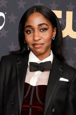 Фото Айо Эдебири (Ayo Edebiri) #4952