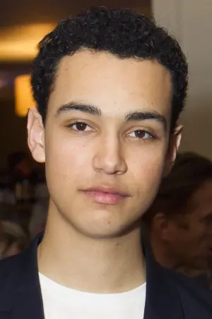 Фото Арчи Мадекве (Archie Madekwe) #4408