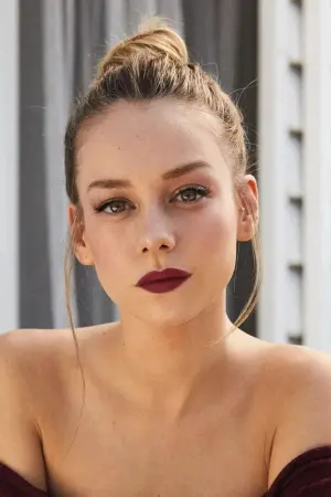 Фото Эстер Экспозито #152735