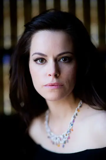 Фото Эмили Хэмпшир (Emily Hampshire) #19897