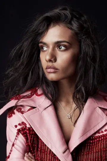Фото  (Madeleine Madden) #57759