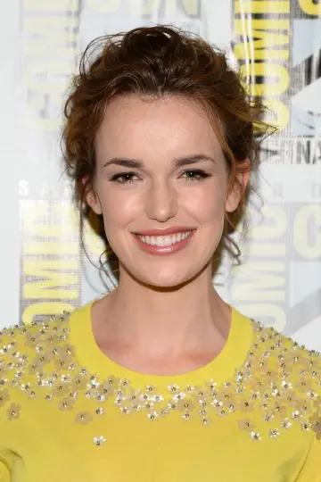 Фото Элизабет Хенстридж (Elizabeth Henstridge) #262911