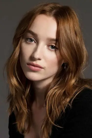Фото Фиби Дайневор (Phoebe Dynevor) #328322