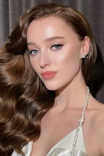 Фото Фиби Дайневор (Phoebe Dynevor) #51128