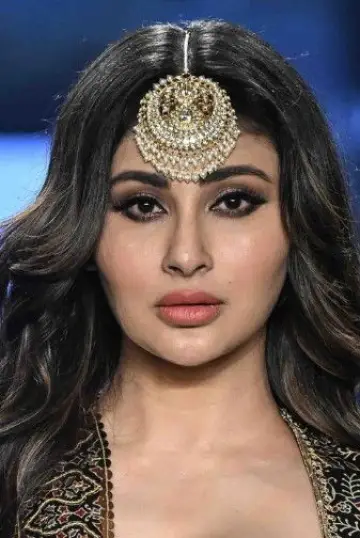 Фото Моуни Рой (Mouni Roy) #330590