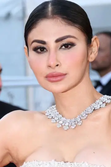 Фото Моуни Рой (Mouni Roy) #401260