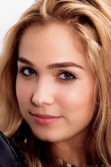 Фото Хейли Лу Ричардсон (Haley Lu Richardson) #44948