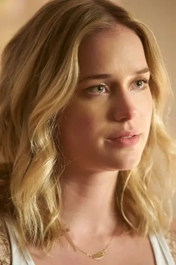 Фото Элизабет Лейл (Elizabeth Lail) #3160