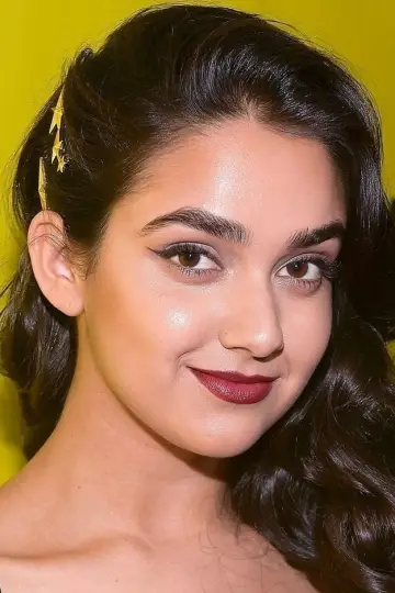 Фото Джеральдин Вишванатан (Geraldine Viswanathan) #94683