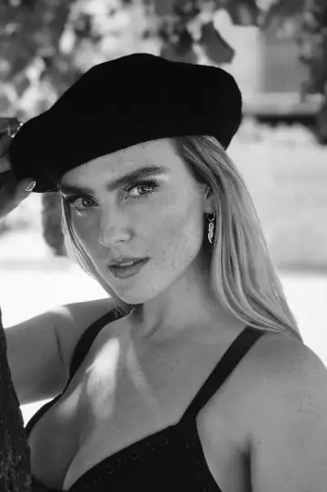 Фото  (Perrie Edwards) #191710