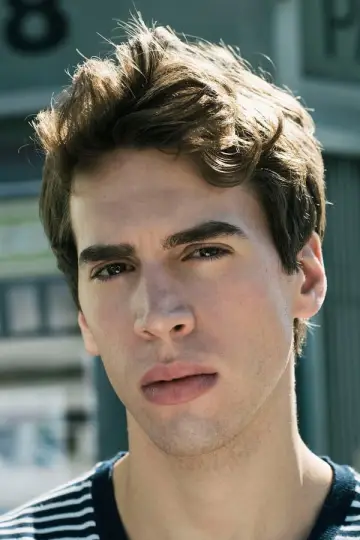 Фото  (Jordan Gavaris) #230454