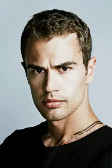 Фото Тео Джеймс (Theo James) #33509