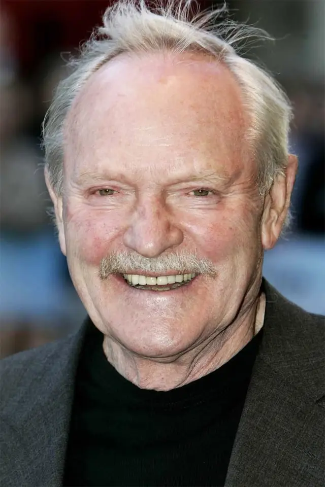 Фото Джулиан Гловер (Julian Glover)