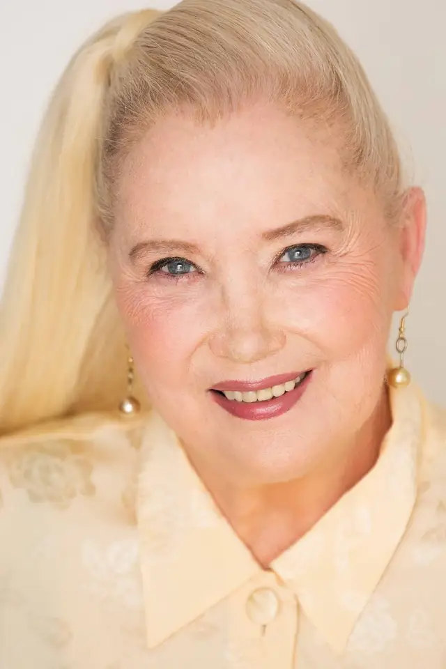 Фото Салли Киркланд (Sally Kirkland)