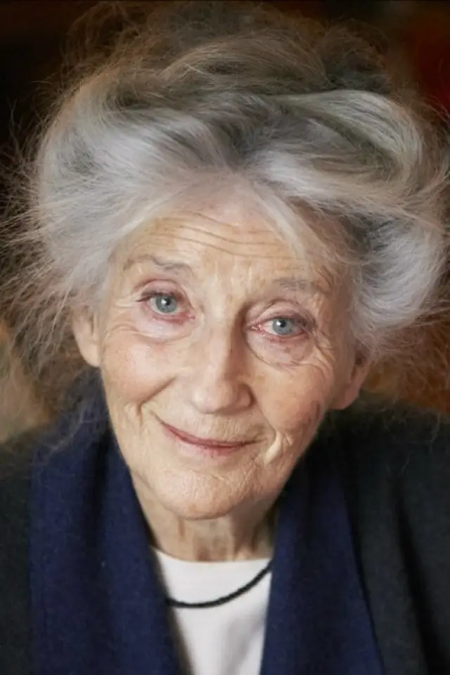 Фото Филлида Лоу (Phyllida Law)
