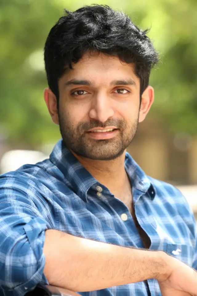 Фото  (Koneru Havish)