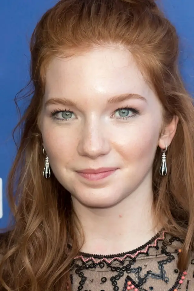 Фото Аннализ Бассо (Annalise Basso)