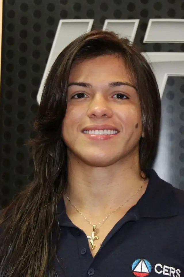 Фото  (Claudia Gadelha)