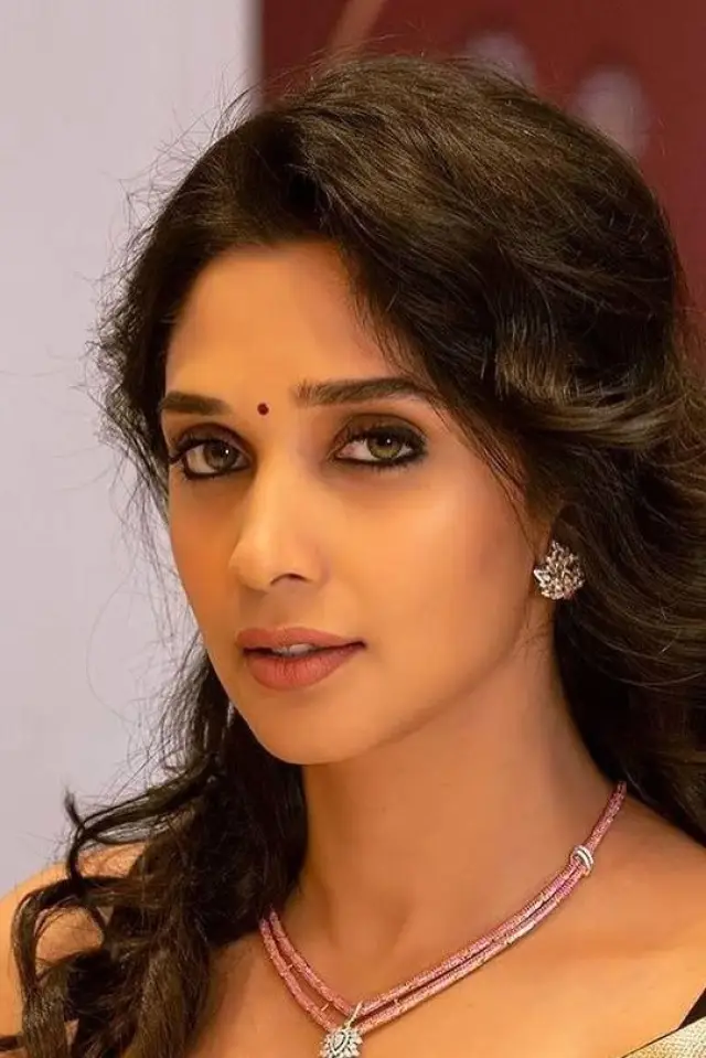 Фото  (Nyla Usha)
