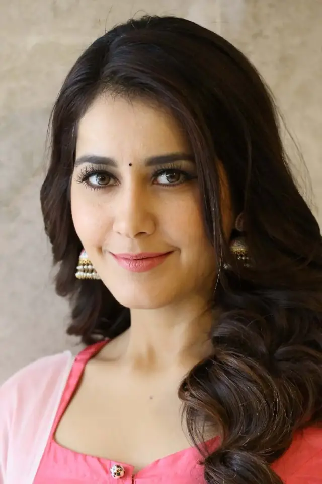 Фото Рааши Кханна (Raashii Khanna)