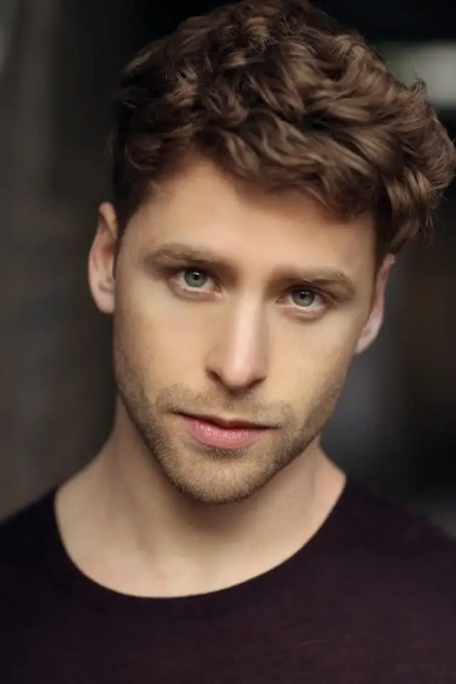 Фото Митч Хьюэр (Mitch Hewer)