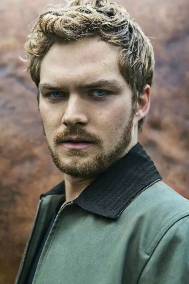 Фото Финн Джонс (Finn Jones)