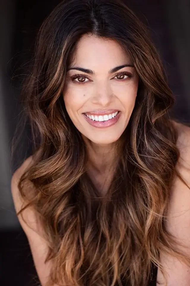 Фото Линдси Хартли (Lindsay Hartley)