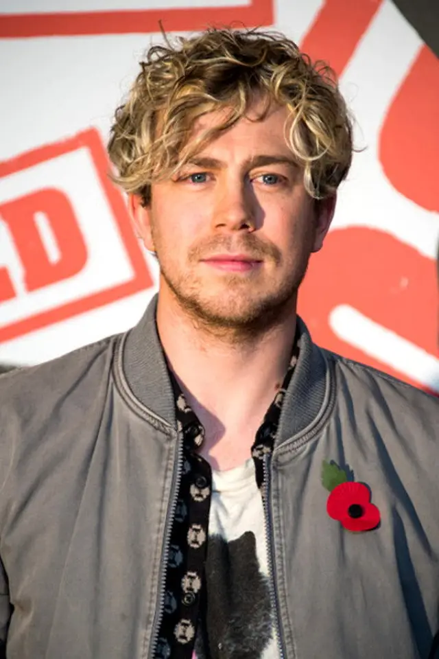 Фото  (James Bourne)