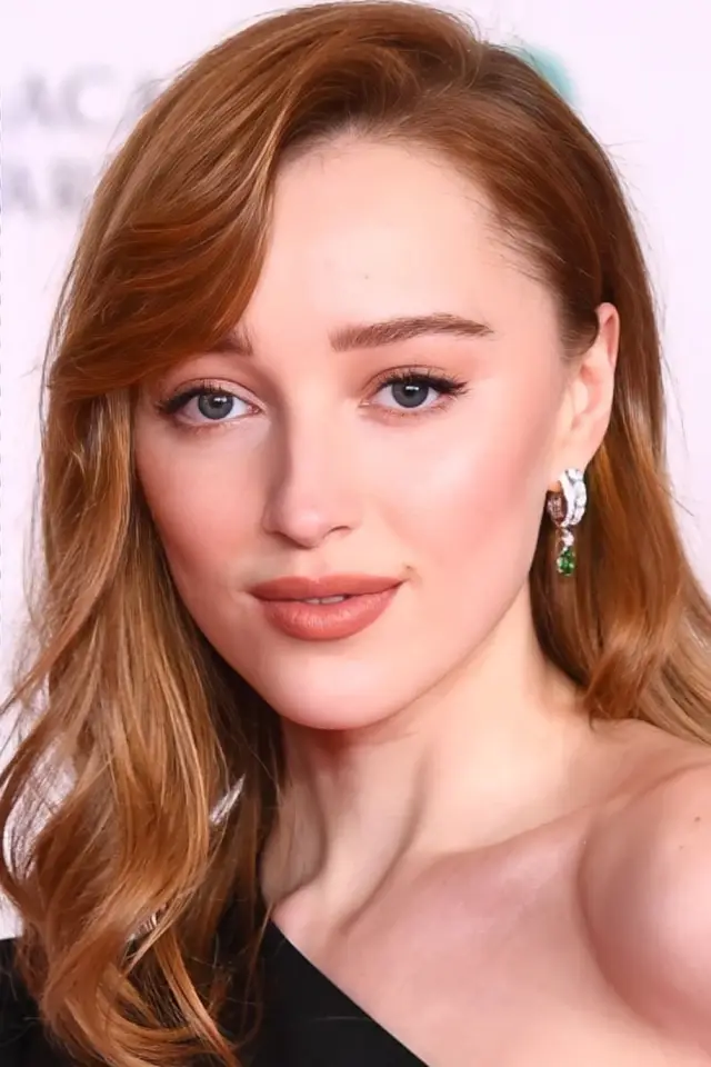 Фото Фиби Дайневор (Phoebe Dynevor)