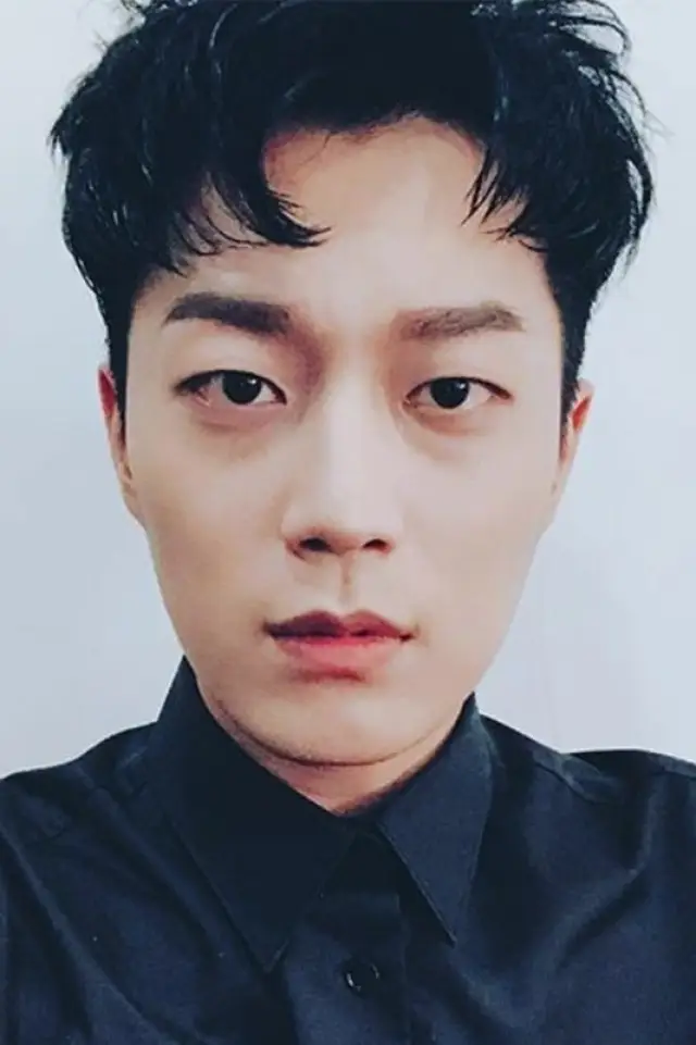 Фото Юн Ду Чжун (Yoon Doo-joon)