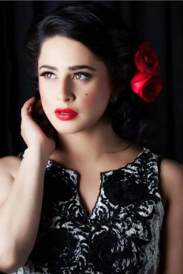 Фото  (Mehreen Raheel)