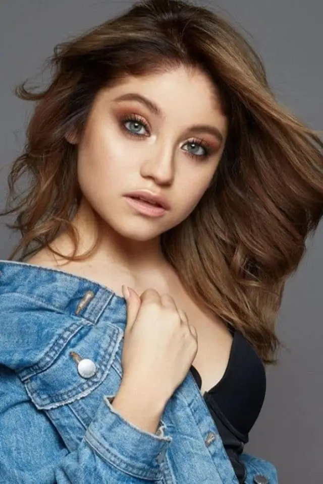 Фото  (Karol Sevilla)