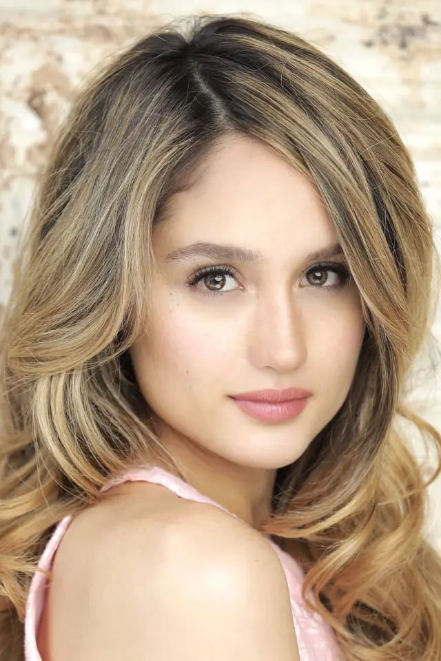 Фото Синта Лаура Киль. (Cinta Laura Kiehl)