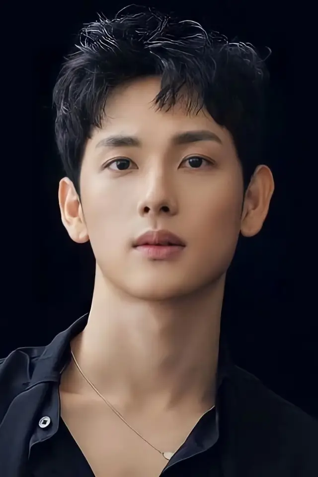 Фото Им Си-ван (Yim Si-wan)