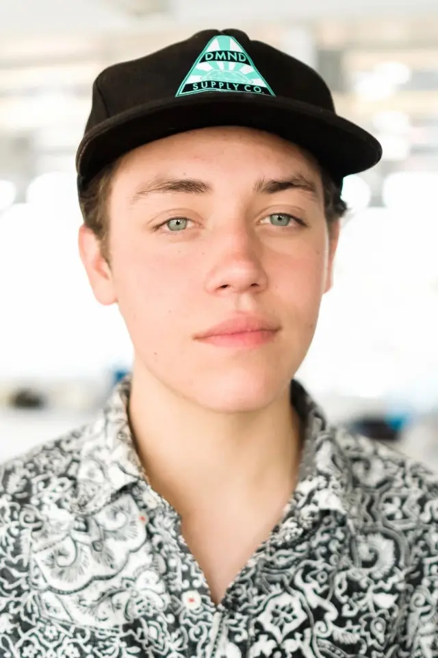Фото Итан Кутковски (Ethan Cutkosky)