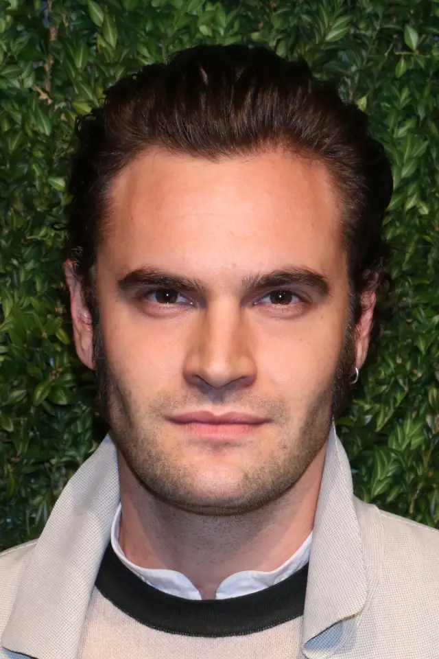 Фото Том Бэтмен (Tom Bateman)