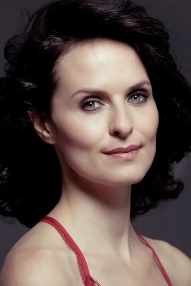 Фото Лиэнн Бест (Leanne Best)