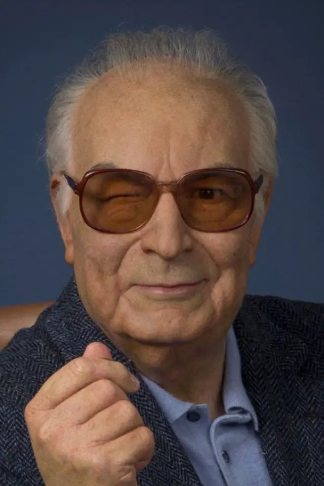 Фото  (Yaşar Kemal)