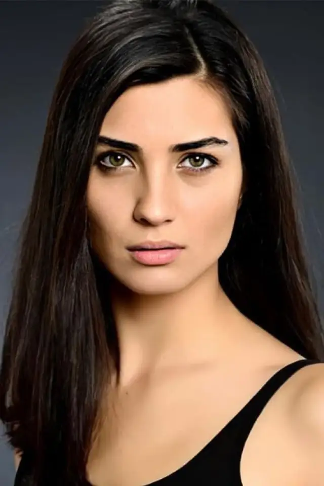 Фото Туба Бююкустун (Tuba Büyüküstün)