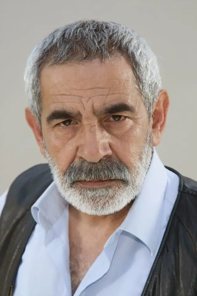 Фото Тургай Танульку (Turgay Tanülkü)