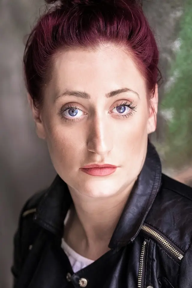 Фото  (Lauren Socha)
