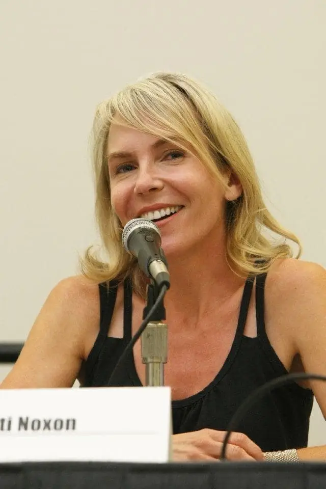 Фото  (Marti Noxon)