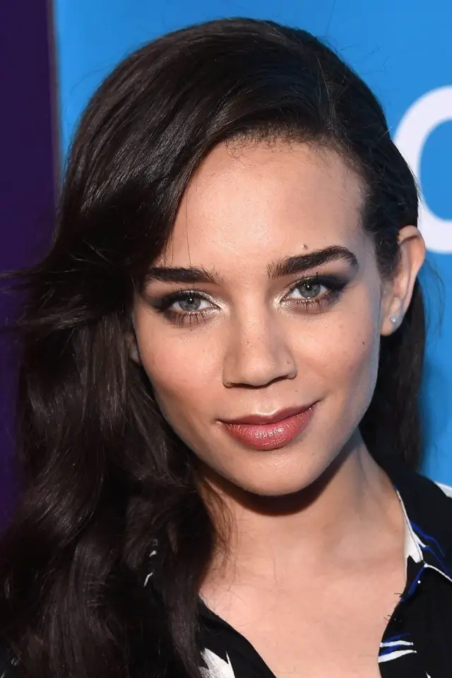 Фото Ханна Джон-Кэймен (Hannah John-Kamen)