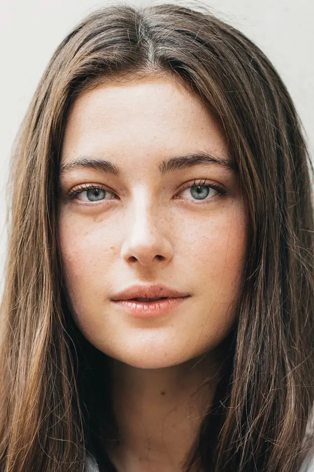 Фото Милли Брэди (Millie Brady)