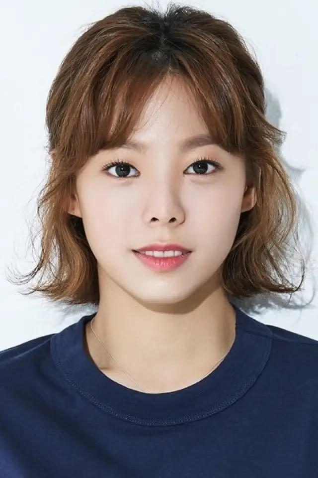 Фото  (Yoon Ji-won)