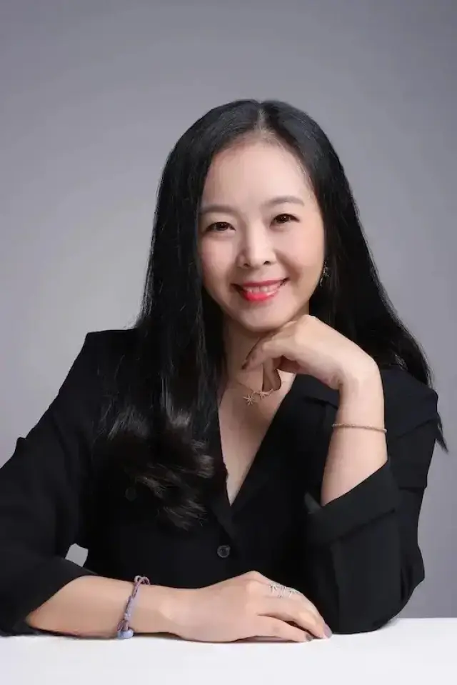 Фото  (Huang Ying)