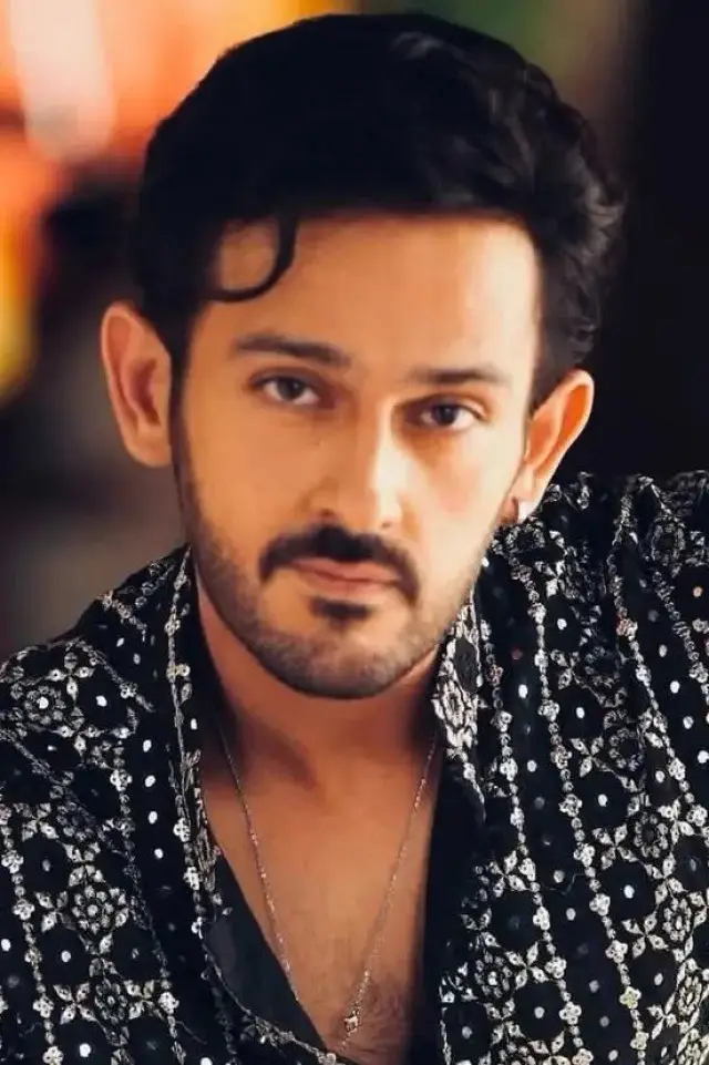 Фото  (Azaan Sami Khan)