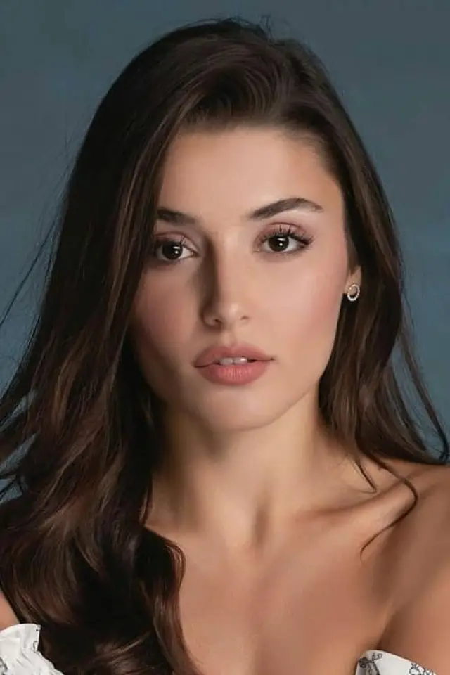 Фото Ханде Эрчел (Hande Erçel)