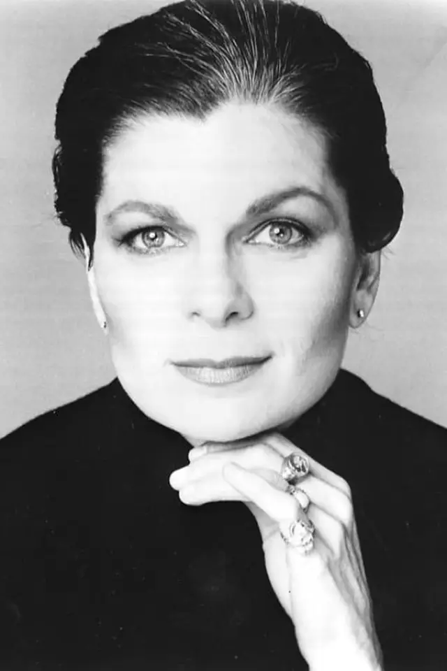 Фото  (Ronnie Claire Edwards)